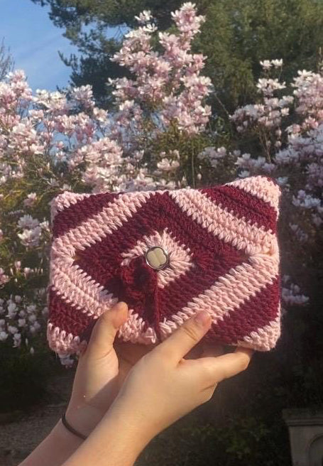 Pochette en crochet fait main pour protections de livre
